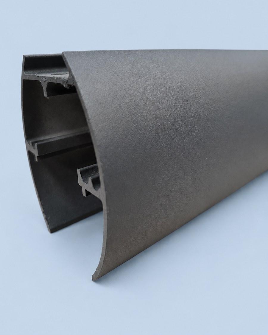 Perfil de aluminio con acabado gris roca texturizado