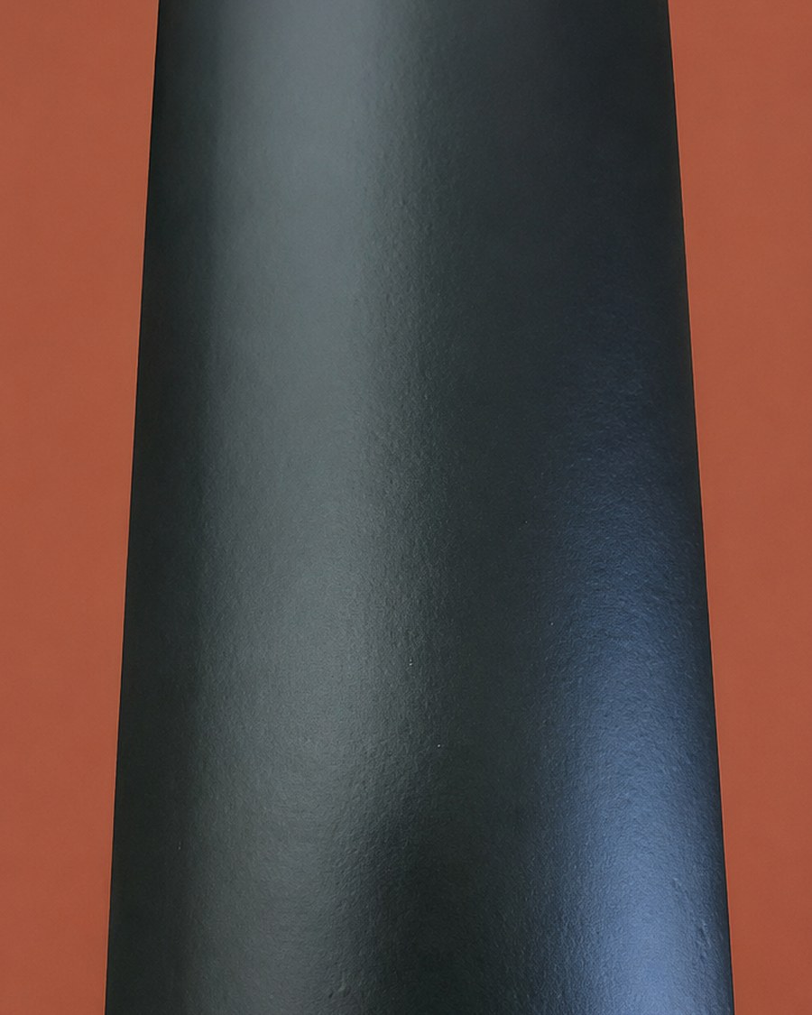 Perfil de aluminio con acabado negro mate liso RAL 9005